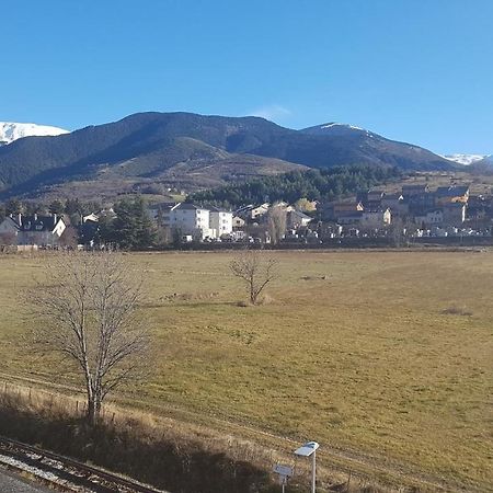 Loft Mansarde Du Train Jaune Avec Vue Sur Les Montagnes Saillagouse Bagian luar foto