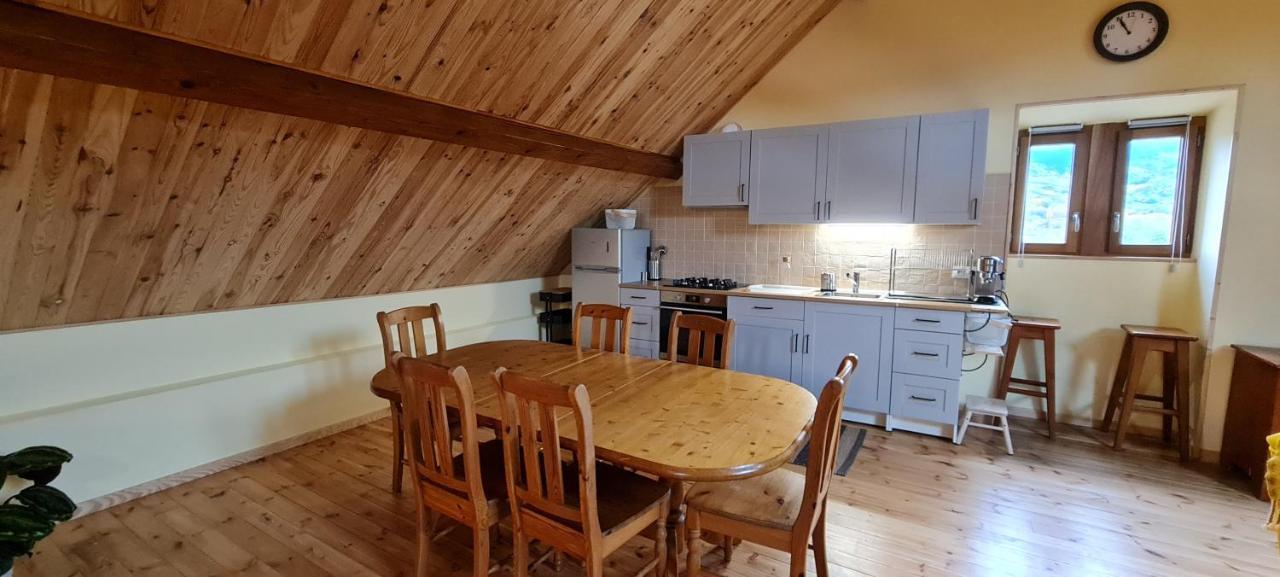Loft Mansarde Du Train Jaune Avec Vue Sur Les Montagnes Saillagouse Bagian luar foto