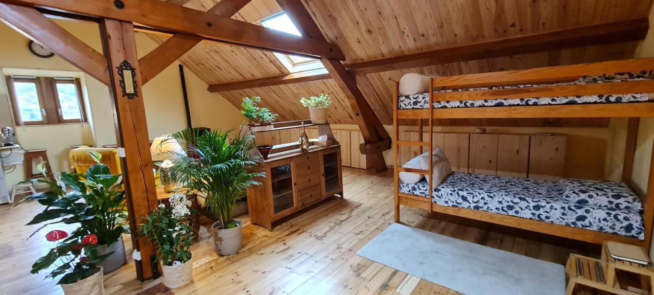 Loft Mansarde Du Train Jaune Avec Vue Sur Les Montagnes Saillagouse Bagian luar foto