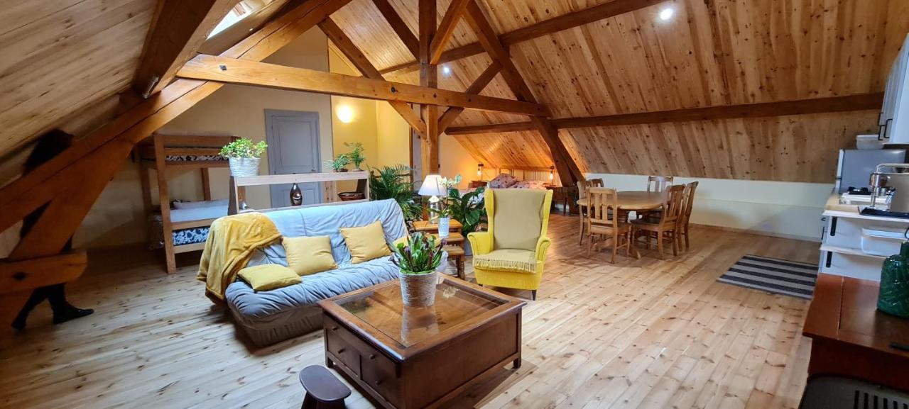 Loft Mansarde Du Train Jaune Avec Vue Sur Les Montagnes Saillagouse Bagian luar foto