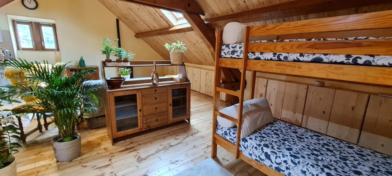 Loft Mansarde Du Train Jaune Avec Vue Sur Les Montagnes Saillagouse Bagian luar foto