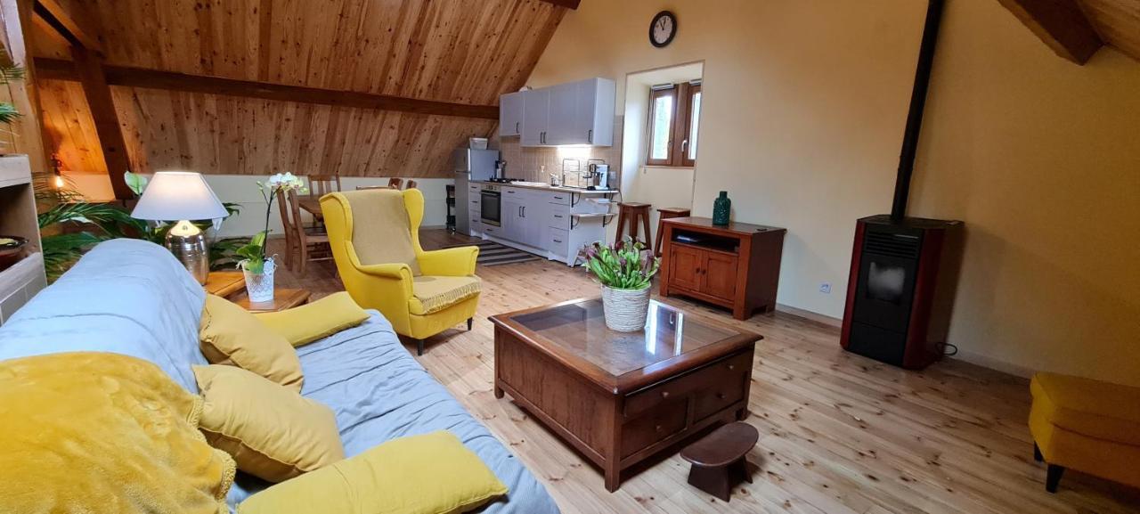 Loft Mansarde Du Train Jaune Avec Vue Sur Les Montagnes Saillagouse Bagian luar foto