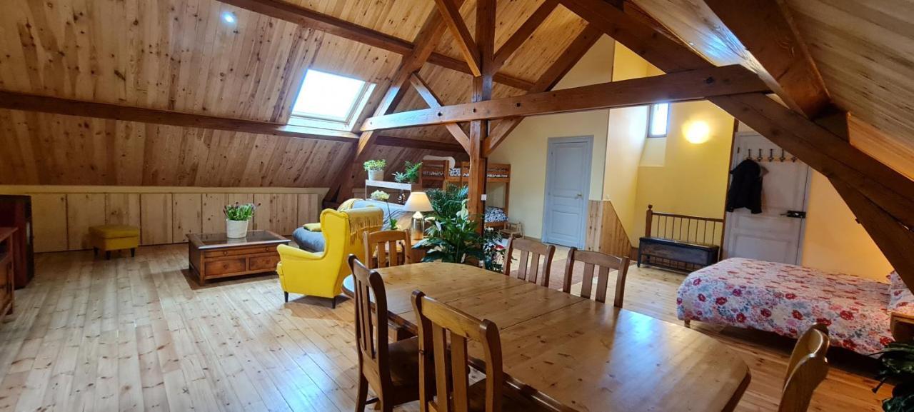 Loft Mansarde Du Train Jaune Avec Vue Sur Les Montagnes Saillagouse Bagian luar foto