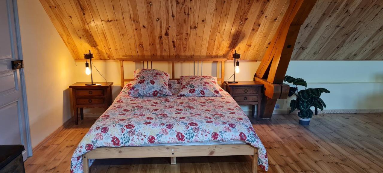 Loft Mansarde Du Train Jaune Avec Vue Sur Les Montagnes Saillagouse Bagian luar foto