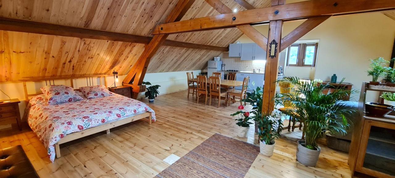 Loft Mansarde Du Train Jaune Avec Vue Sur Les Montagnes Saillagouse Bagian luar foto